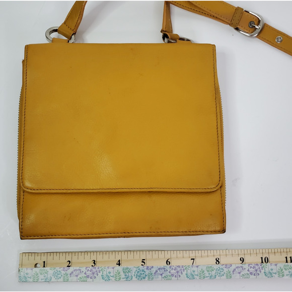 Vtg TIGNANELLO Crossbody Organizer Bag Purse Pebbled Leather Mustard Yellow - Picture 15 of 16